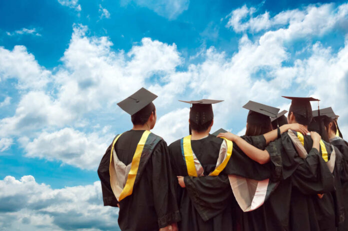 Back,Of,Chinese,Graduates,With,Blue,Sky