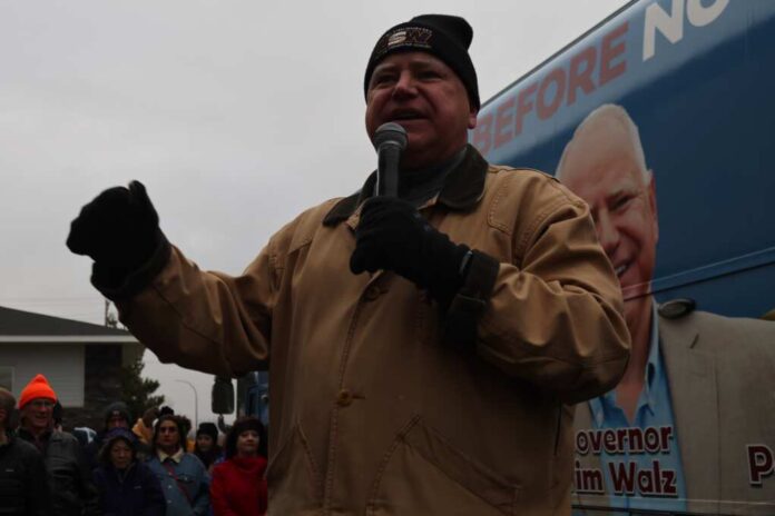 Grand,Rapids,,Mn,,Usa,-,November,6,,2022:,Gov.,Tim