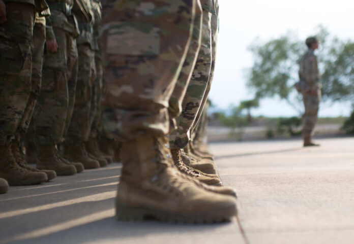U.s.,Army,Soldiers,Standing,In,Formation