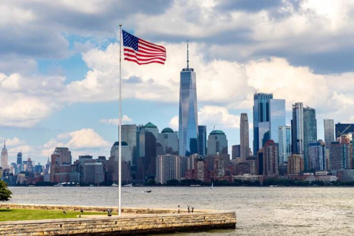 Panoramic,View,Of,Manhattan,Cityscape,And,Usa,Flag,In,New