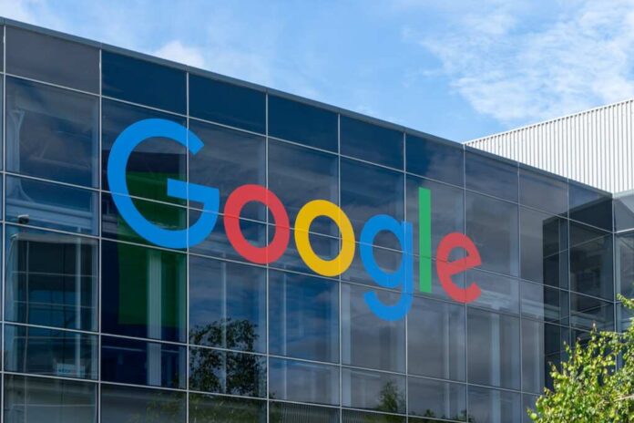 Close,Up,Of,The,Google,Logo,Sign,On,The,Building