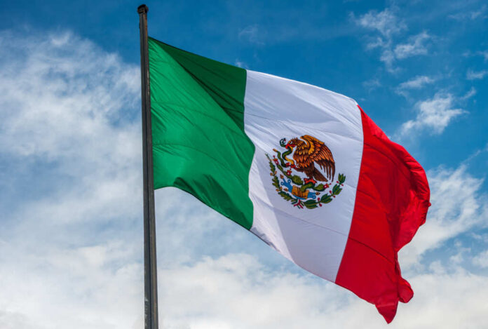 Flag,Of,Mexico,Over,Blue,Cloudy,Sky