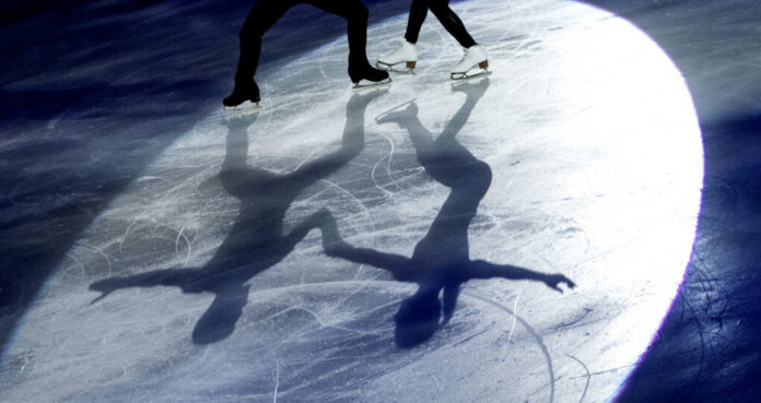 Milan,,Italy-november,30,,2019:,Ice,Skate,Silhouette,Couple,On,The