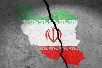 shutterstock_2722195013.jpg Map of Iran with the national flag displayed, featuring a crack through it