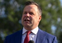 Trump's Intelligence Pick Survives GOP Rebellion